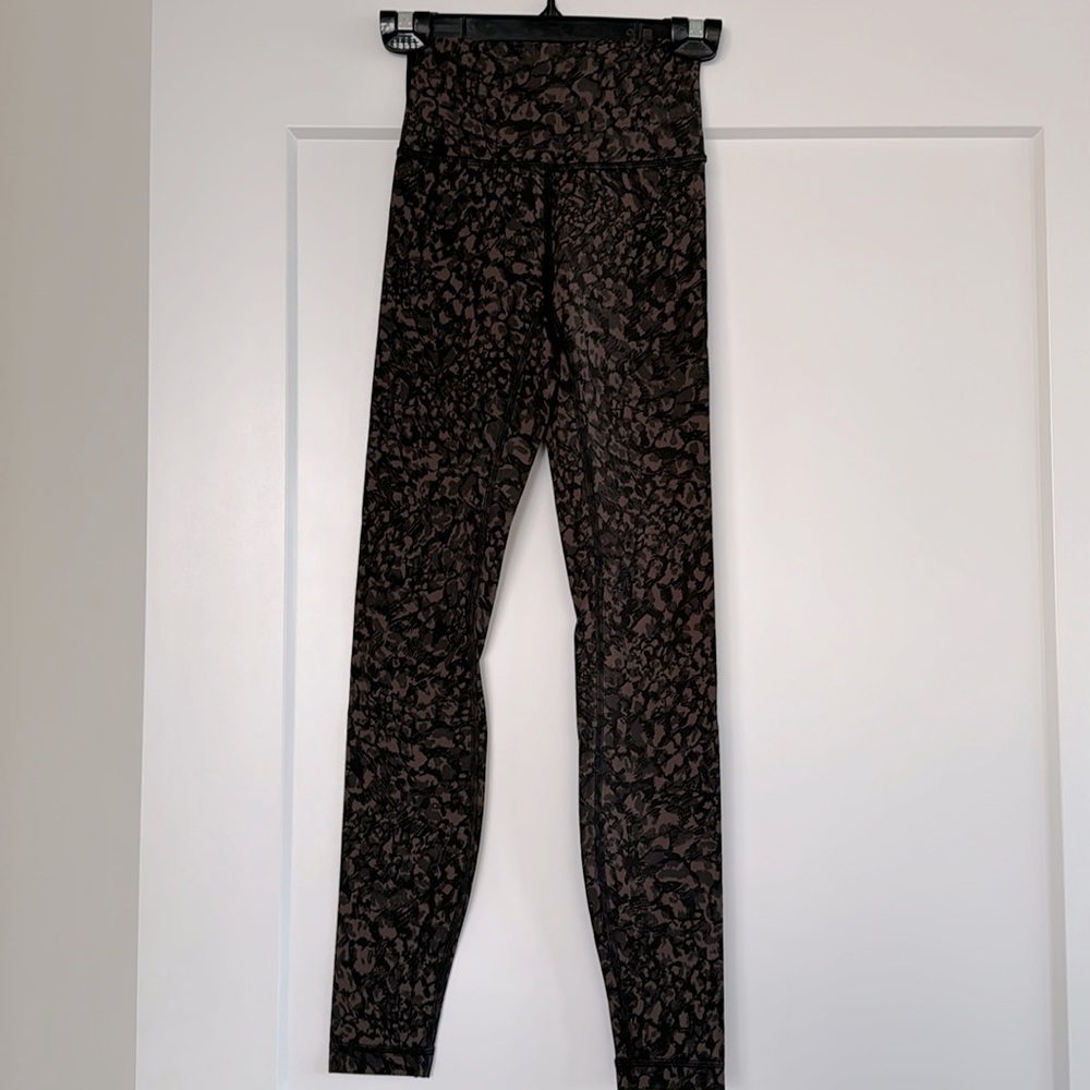 Lululemon Burgundy and Black Abstract Print Leggings Size 2